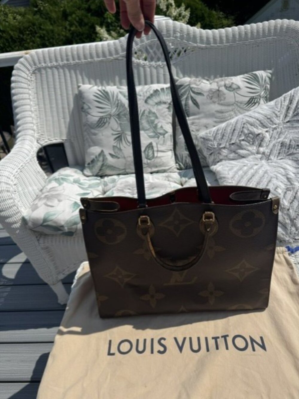 Louis Vuitton OnTheGo GM Tote – Giant Monogram (Authentic) - Picture 6 of 16